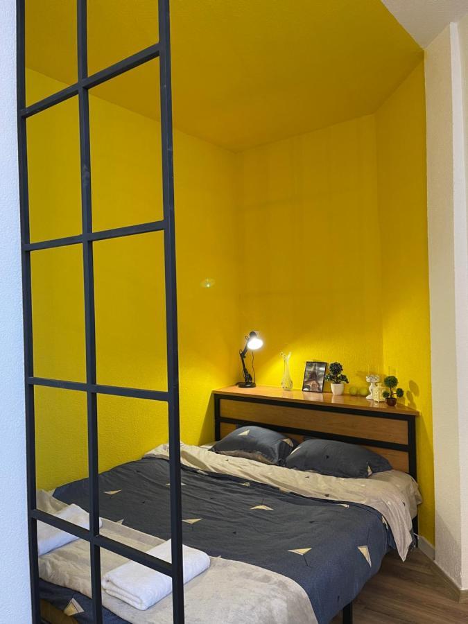 Ora-Prn, Studio Apartment In The City Centre Pristina Esterno foto
