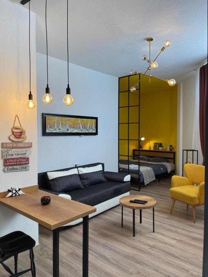 Ora-Prn, Studio Apartment In The City Centre Pristina Esterno foto