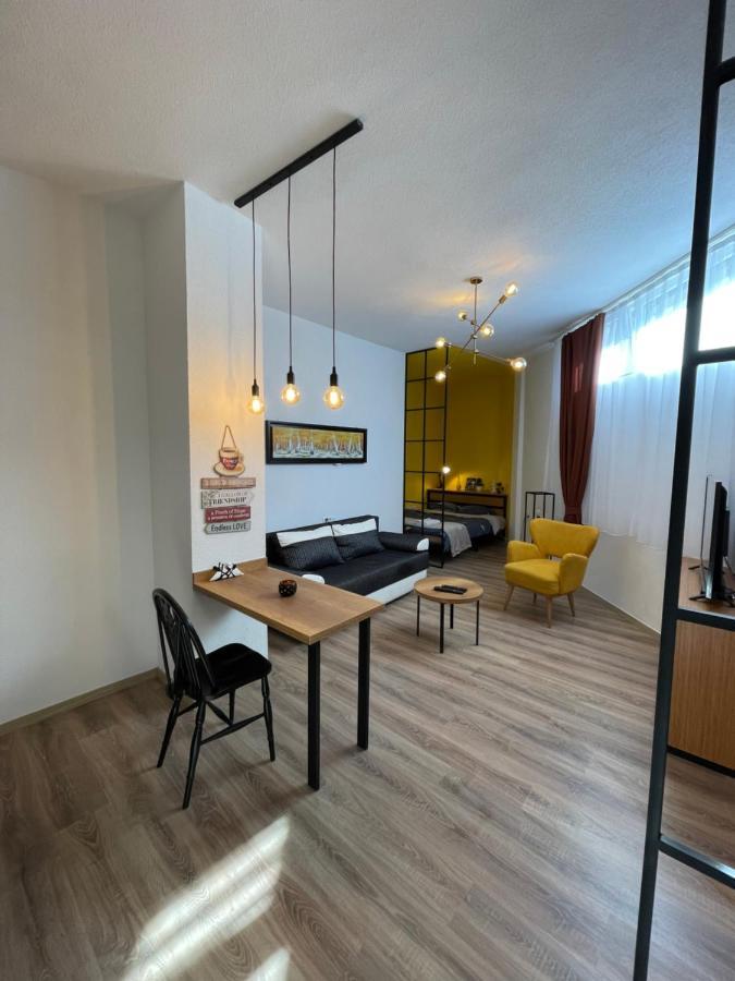 Ora-Prn, Studio Apartment In The City Centre Pristina Esterno foto