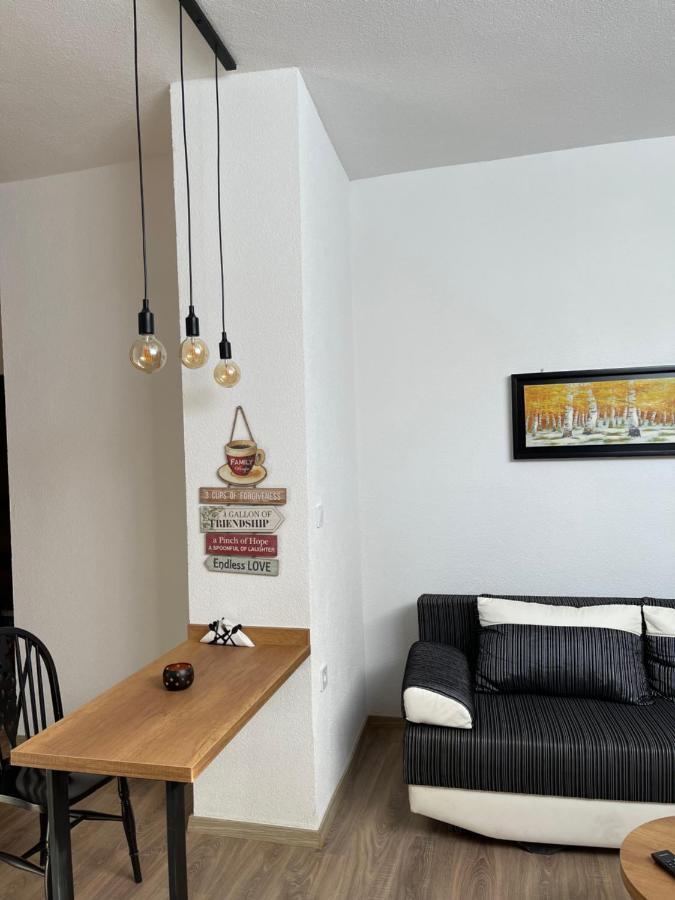 Ora-Prn, Studio Apartment In The City Centre Pristina Esterno foto