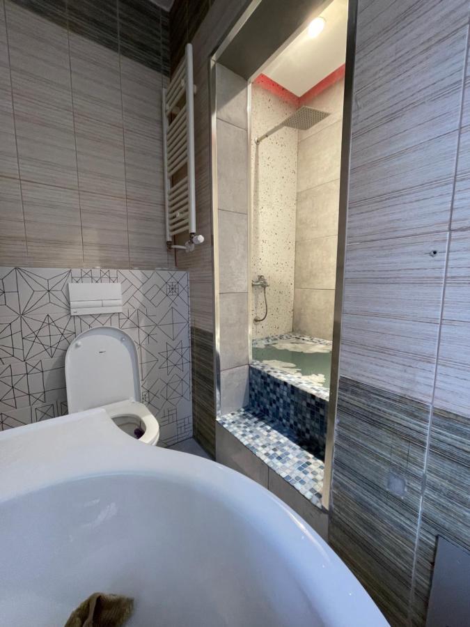 Ora-Prn, Studio Apartment In The City Centre Pristina Esterno foto