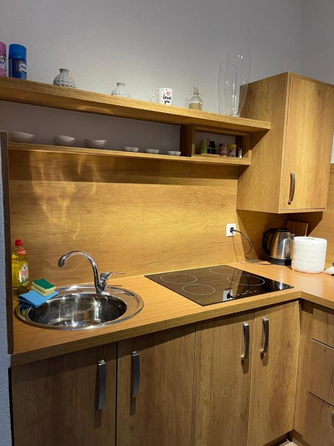 Ora-Prn, Studio Apartment In The City Centre Pristina Esterno foto