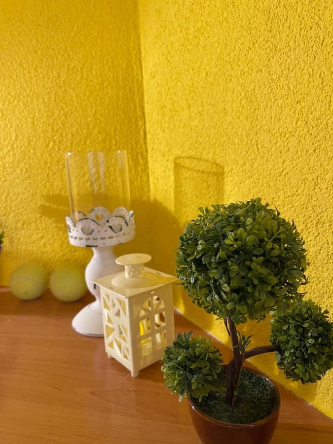 Ora-Prn, Studio Apartment In The City Centre Pristina Esterno foto